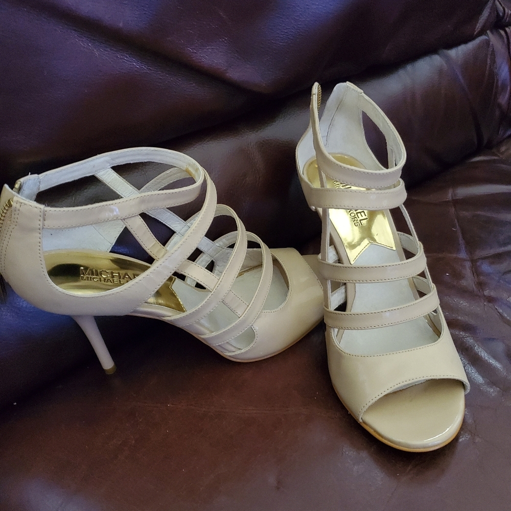Heels - Picture 3 of 3